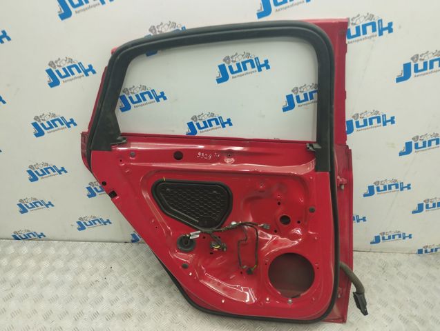 Задняя левая дверь 8V5833051 VAG