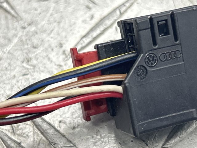 8V5857409J9B9 VAG Левое боковое зеркало купить в Украина