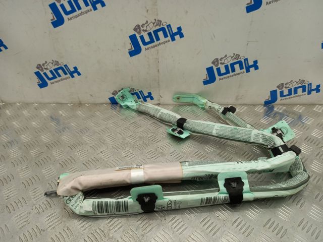 Шторка боковая правая 8V5880742D VAG