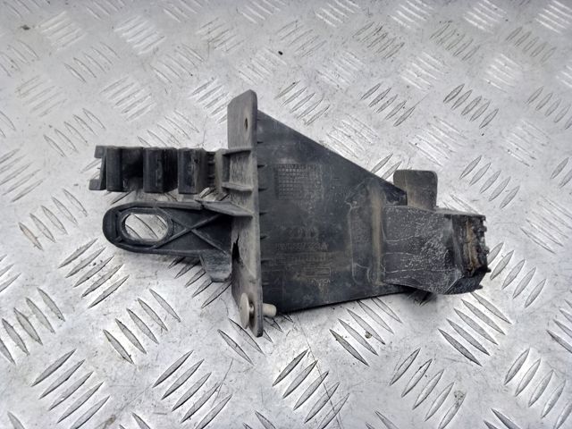 8W0807333A Кронштейн решетки радиатора купить Каменское