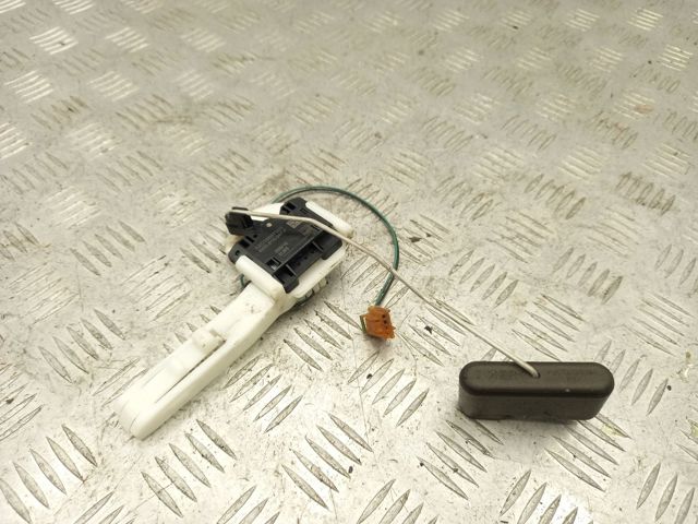 Датчик уровня топлива в баке, правый 8W0919047F VAG