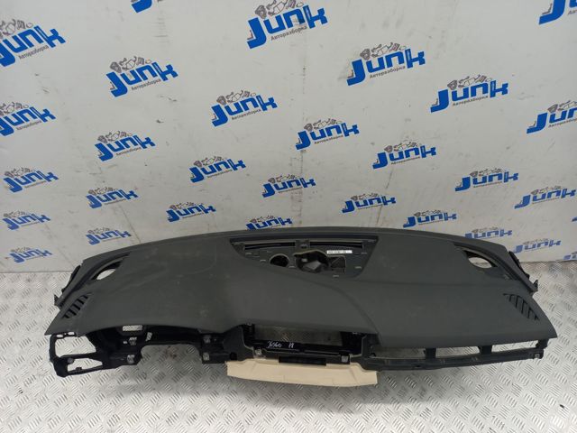 Передняя панель 8W1857001KMBX VAG