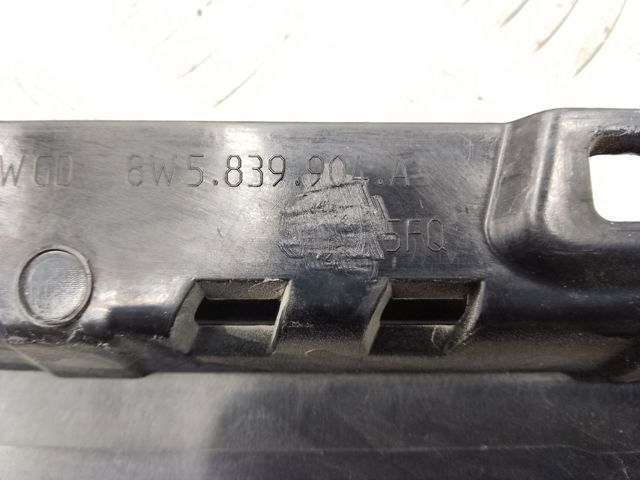 Накладка двери задней правой вертикальная 8W5839904A5FQ VAG