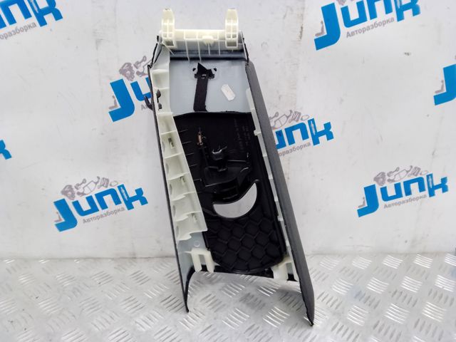 Обшивка стойки кузова внутренняя, средняя правая 8W8867244V48 VAG