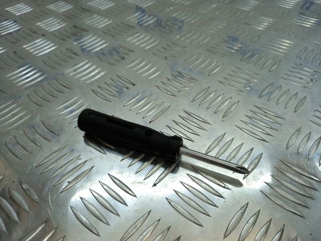 8Z0012255 VAG Отвертка купить в Кривой Рог