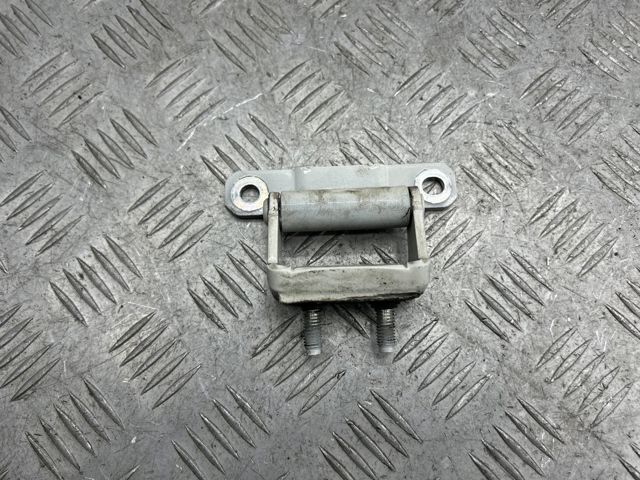 90400CY200 Петля задней двери купить Чернигов