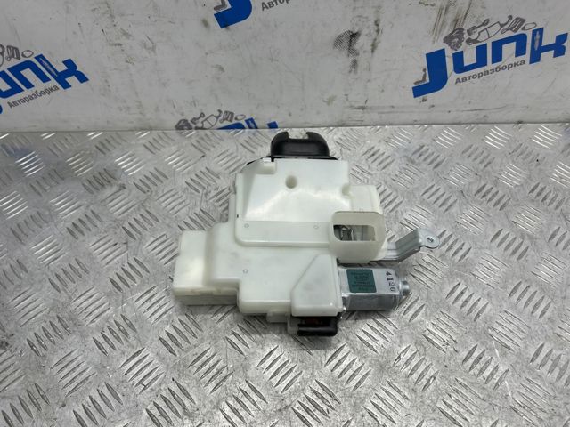 Замок пятой двери 905001AA0A NISSAN