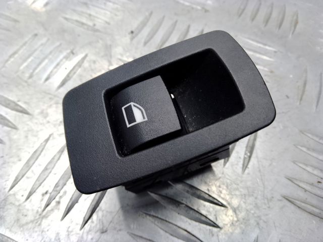 Кнопка включения мотора стеклоподъемника задняя 9208106 BMW