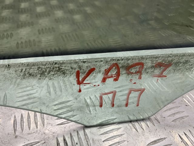 Стекло передней правой двери 95854251201 VAG