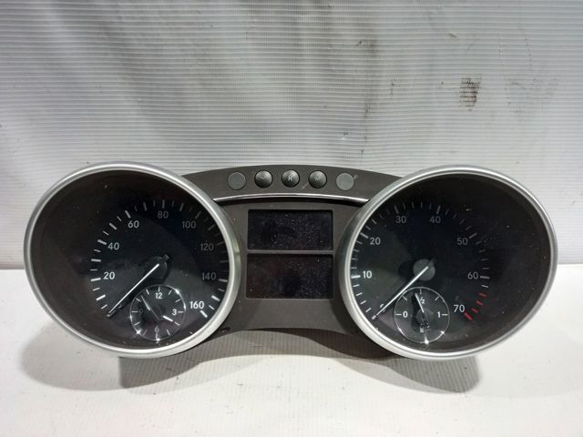 Щиток приборов A1645404847 MERCEDES