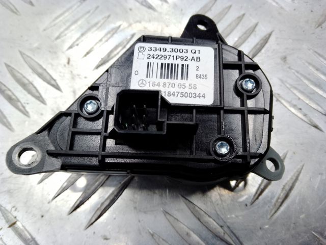 Блок кнопочных переключателей рулевого колеса A1648700558 MERCEDES
