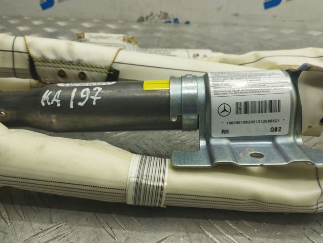 Шторка боковая правая A1668601002 MERCEDES