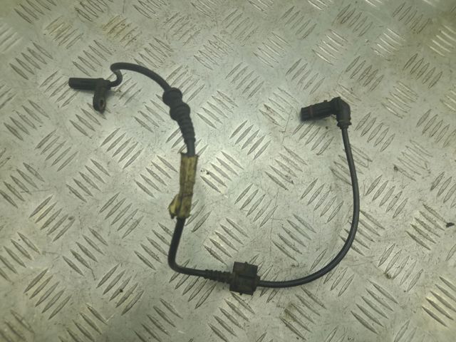 Датчик АБС (ABS) передний Mercedes C