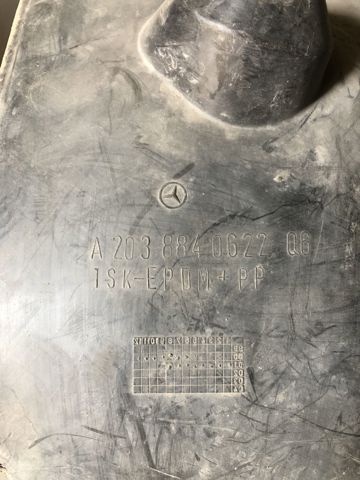 Передний правый подкрылок крыла переднего  A2038840622 MERCEDES
