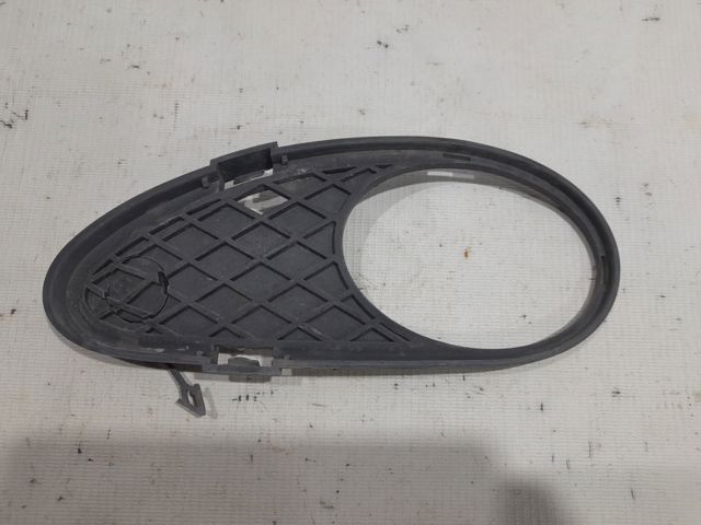  Решетка переднего бампера левая A2038850523 MERCEDES