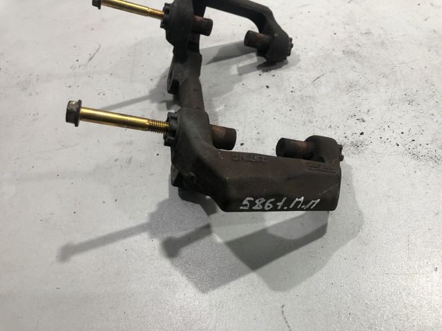 Скоба суппорта переднего A2044211194 MERCEDES
