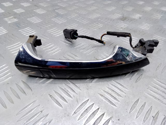 Ручка правой двери наружная A2047601470 MERCEDES