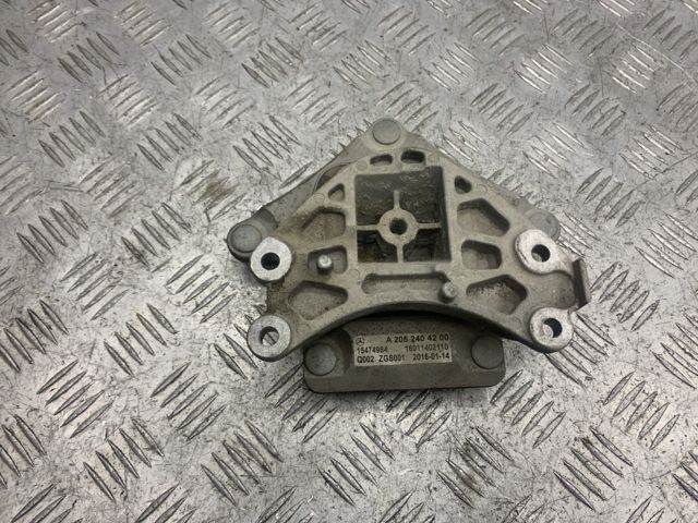 Подушка двигателя A2052404200 MERCEDES