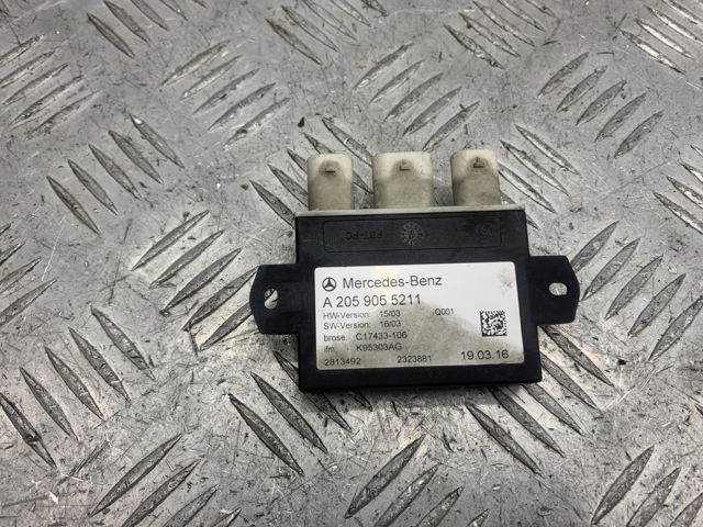 Блок управления открытия крышки багажника A2059055211 MERCEDES
