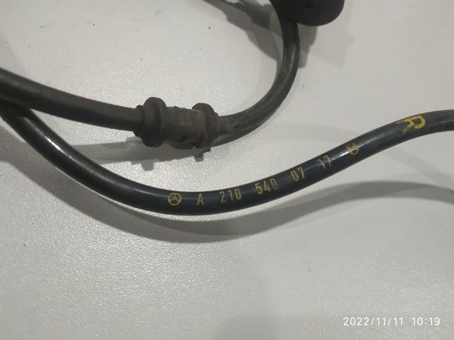 Датчик АБС (ABS) задний, правый A2105400717 MERCEDES