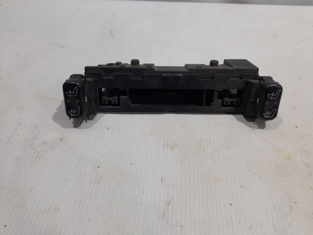 Кнопка включения обогрева сидения A2108200051 MERCEDES
