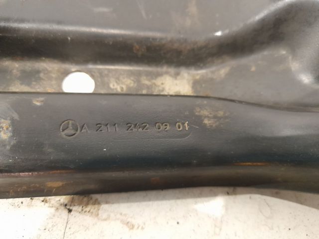 MERCEDES 2112420901 Балка крепления коробки передач в наличии Харьков