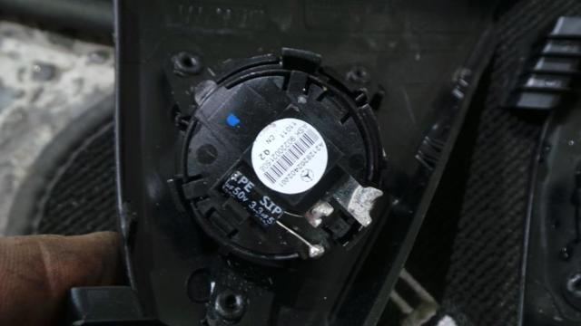 Динамик задней двери A2128202402 MERCEDES