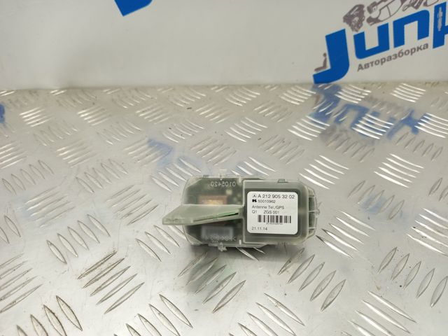Антенна автомобильная A2129053202 MERCEDES