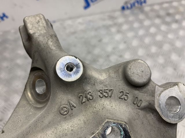 Цапфа поворотного кулака A2133503105 MERCEDES