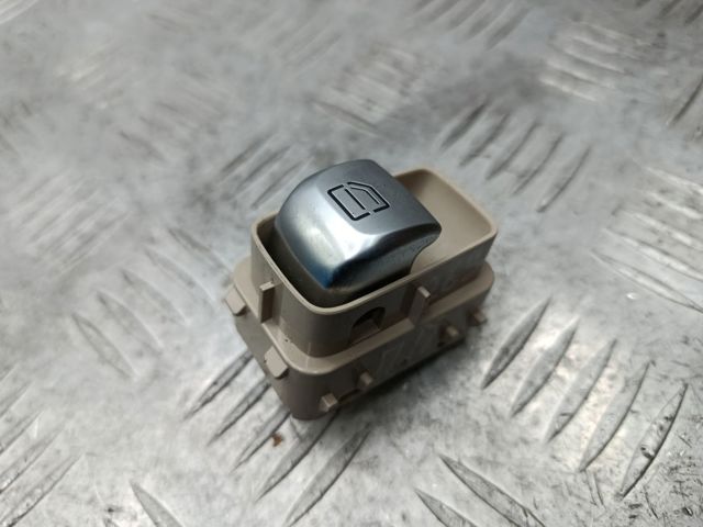 Кнопки переднего правого стекло подъёмника A22290519048R73 MERCEDES
