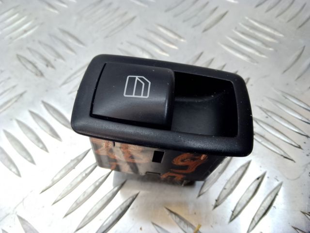 MERCEDES A25182005109051 Кнопочный блок управления стеклоподъемником передний правый в наличии Тернополь