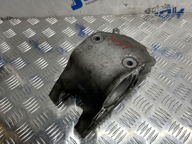 Подушка (опора) двигателя, правая задняя A2702230138 MERCEDES