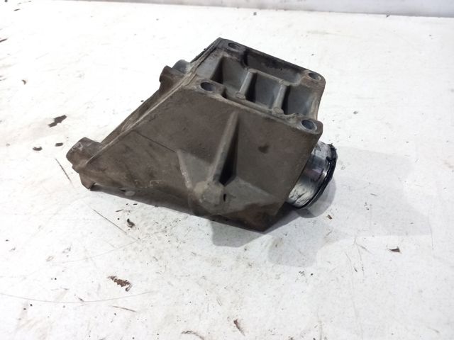 Кронштейн подушки (опоры) двигателя, левой A6462230004 MERCEDES