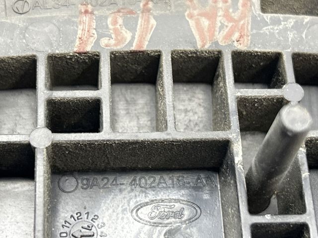 Эмблема на решетку радиатора CL3Z8213A FORD