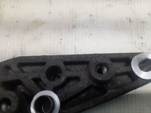 Кронштейн компрессора кондиционера CV6Z19D624C FORD