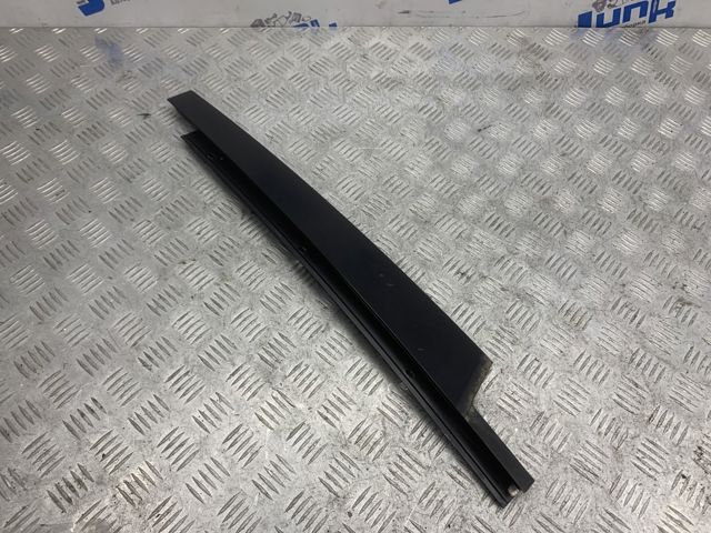 Молдинг двери передней левой DDC000131PMD LAND ROVER