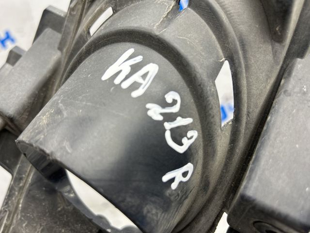 Заглушка, решетка противотуманных фар бампера переднего, правая DS7Z17B814CB FORD
