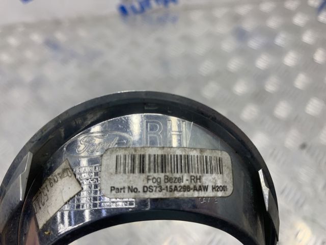 DS7Z17E810AA FORD Ободок (окантовка) фары противотуманной правой купить в Ровно