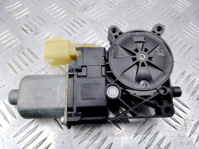 Моторчик стеклоподъемника двери задней, левой DS7Z5423395A FORD