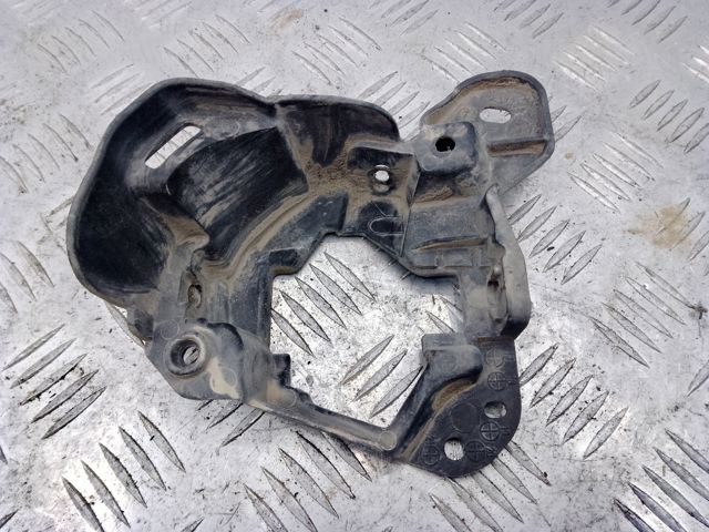 Кронштейн крепления противотуманной фары, правой KD5351684A MAZDA