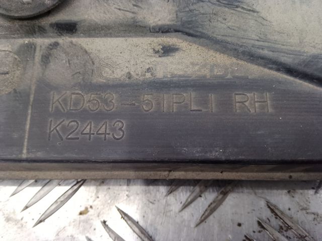Накладка наружняя (молдинг) порога, правый KD5351P40C MAZDA