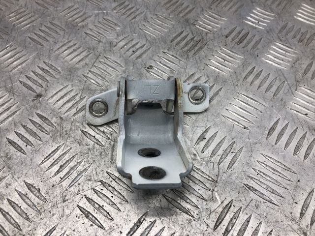 Петля передней двери, левой KD5359210A MAZDA