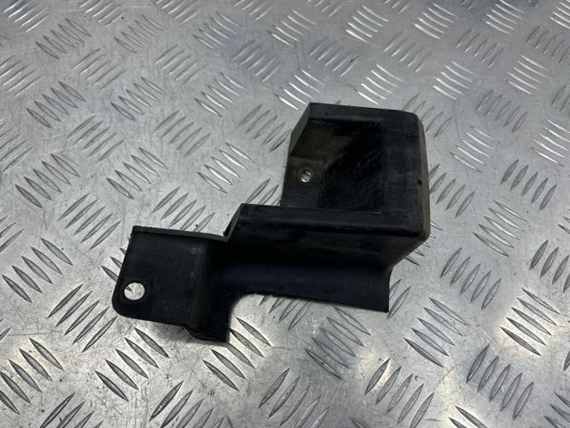 Крепление бамера левое LR011604 LAND ROVER