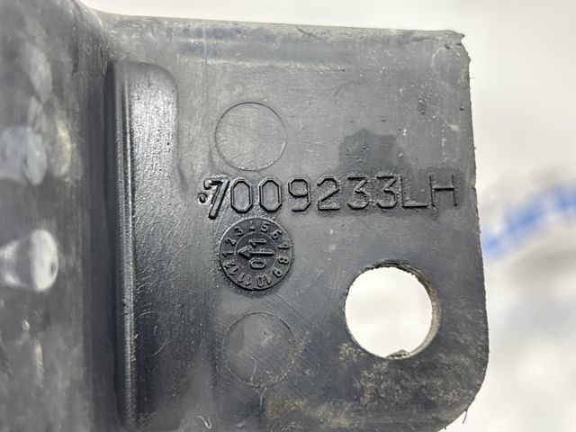 LR011604 LAND ROVER Кронштейн бампера заднего левый купить в Ирпень