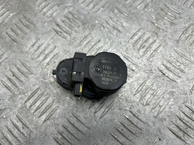 LR012727 LAND ROVER купить в Тернополь