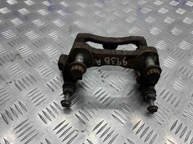 Скоба суппорта заднего LR015521 LAND ROVER