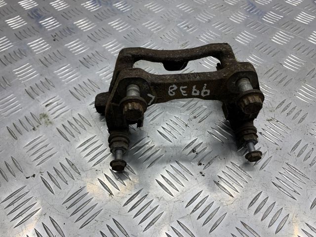 Скоба тормозного заднего суппорта LR015522 LAND ROVER