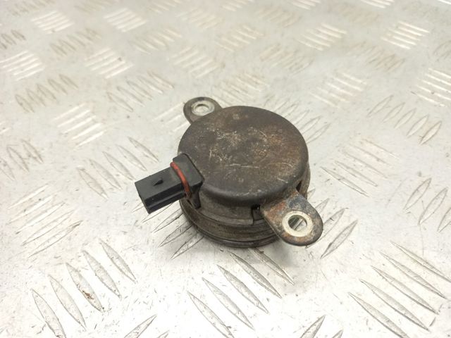 Клапан положения фаз распредвала LR019983 LAND ROVER