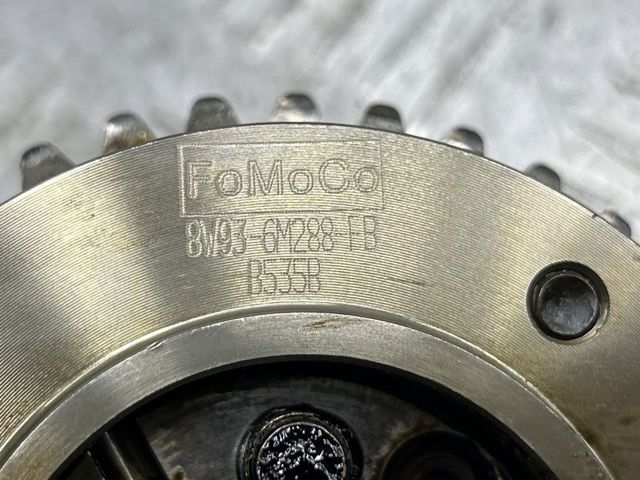 Звездочка-шестерня распредвала двигателя, выпускного LR023931 LAND ROVER