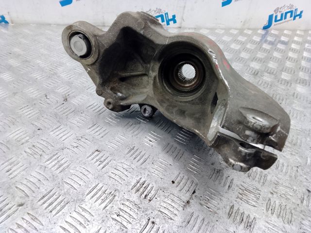 Цапфа (поворотный кулак) задний правый LR024482 LAND ROVER
